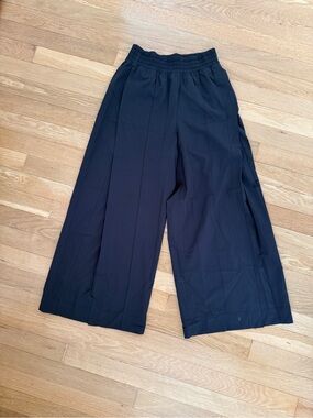 Lululemon Wanderer Culotte in Black Size 2